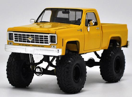 Diecast Chevrolet Pickup Truck Model Red /Yellow 1:24 By Soreal