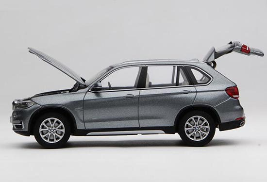 Diecast BMW X5 SUV Model 1:43 Scale White / Gray By PARAGON [VB3A253]